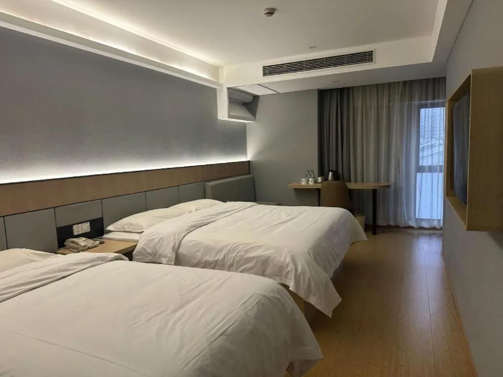 Bed in Greentree Inn Shanghai Middle Xinfu Road Huazhi Road Business Hotel