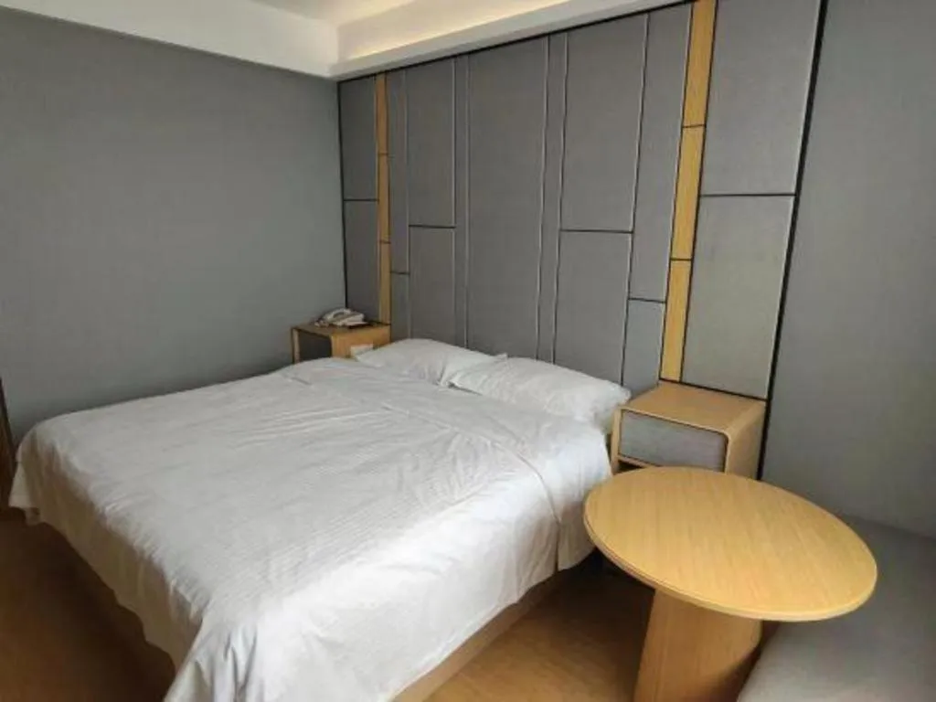 Bed in Greentree Inn Shanghai Middle Xinfu Road Huazhi Road Business Hotel