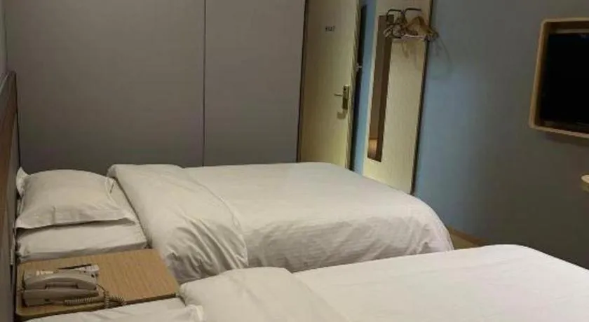 Bed in Greentree Inn Shanghai Middle Xinfu Road Huazhi Road Business Hotel