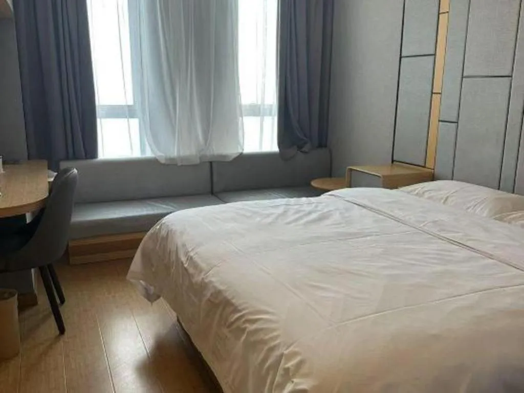 Bed in Greentree Inn Shanghai Middle Xinfu Road Huazhi Road Business Hotel