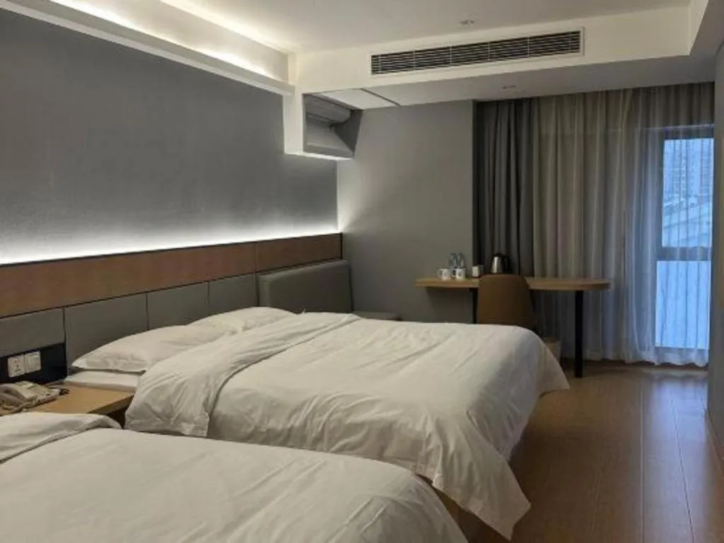 Bed in Greentree Inn Shanghai Middle Xinfu Road Huazhi Road Business Hotel