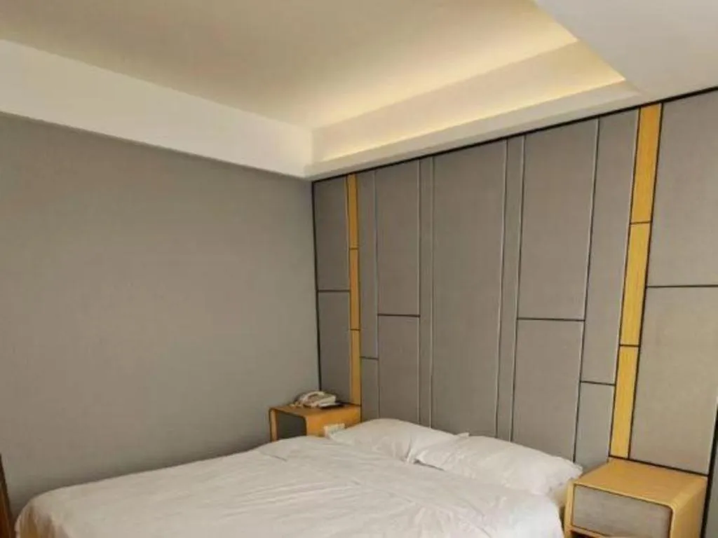 Bed in Greentree Inn Shanghai Middle Xinfu Road Huazhi Road Business Hotel