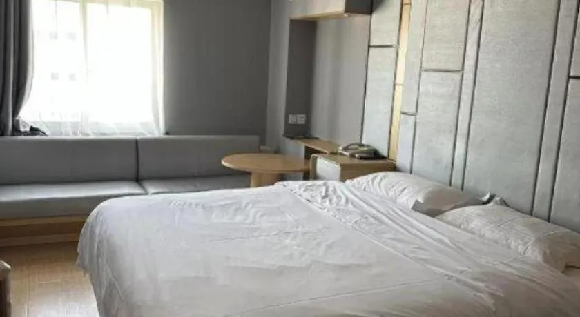 Bed in Greentree Inn Shanghai Middle Xinfu Road Huazhi Road Business Hotel