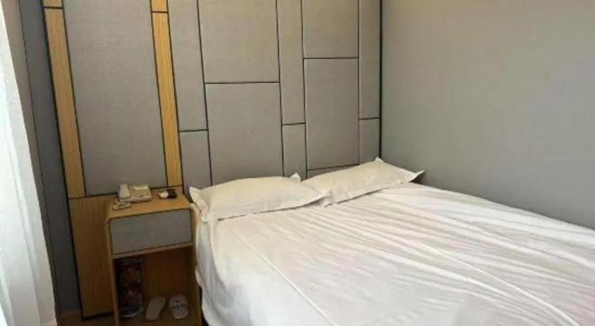 Bed in Greentree Inn Shanghai Middle Xinfu Road Huazhi Road Business Hotel