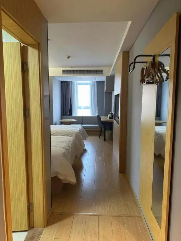 Bed in Greentree Inn Shanghai Middle Xinfu Road Huazhi Road Business Hotel