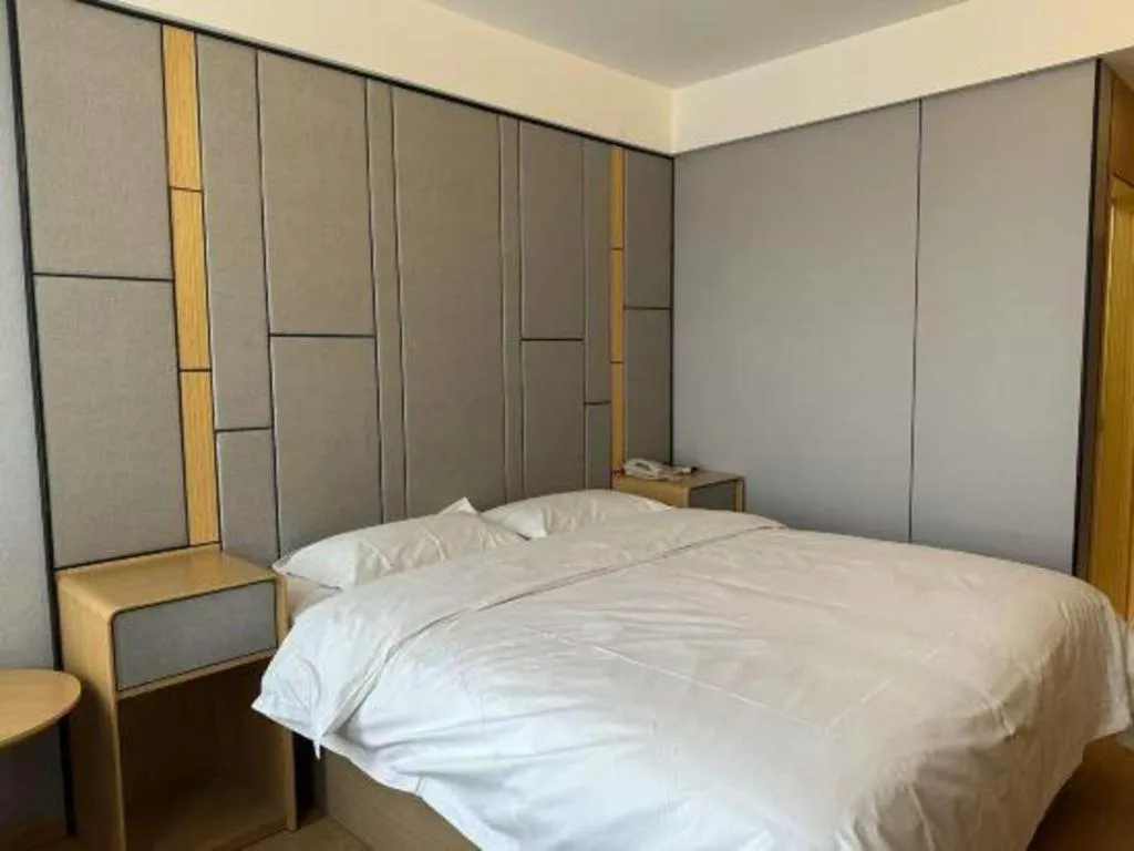 Bed in Greentree Inn Shanghai Middle Xinfu Road Huazhi Road Business Hotel