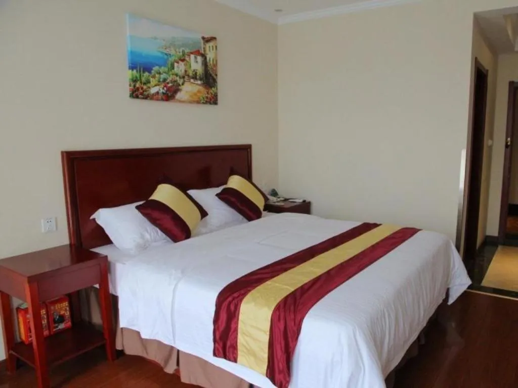 Bed in Greentree Inn Shanghai Middle Xinfu Road Huazhi Road Business Hotel