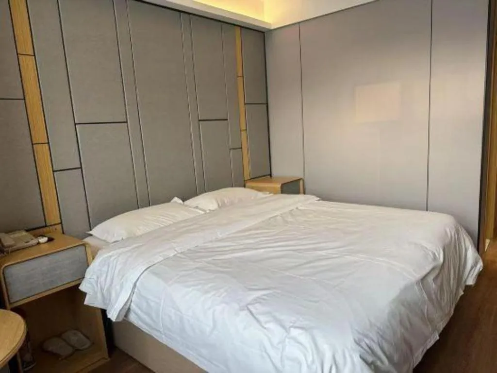 Bed in Greentree Inn Shanghai Middle Xinfu Road Huazhi Road Business Hotel