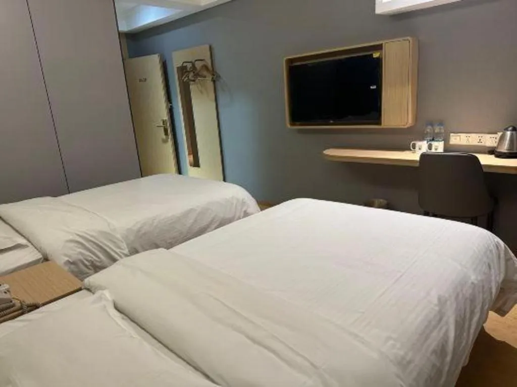 Bed in Greentree Inn Shanghai Middle Xinfu Road Huazhi Road Business Hotel