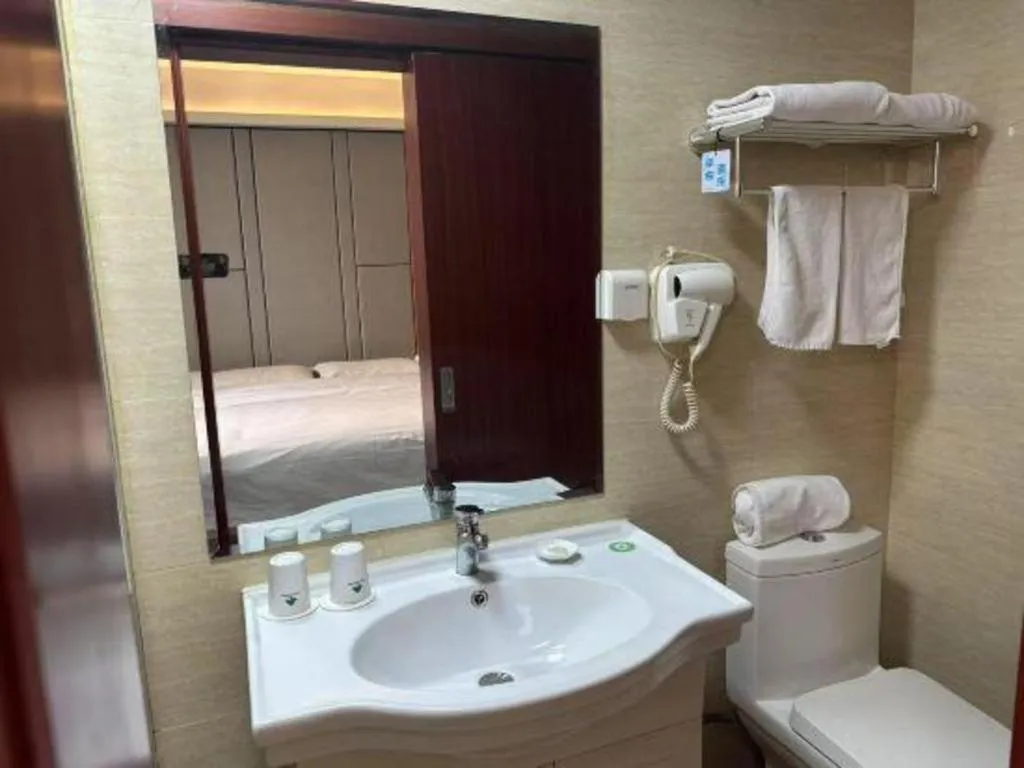 Greentree Inn Shanghai Middle Xinfu Road Huazhi Road Business Hotel