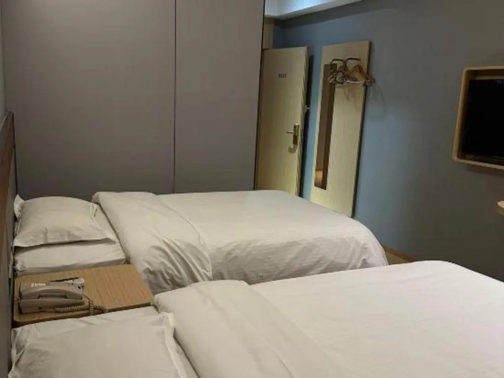 Bed in Greentree Inn Shanghai Middle Xinfu Road Huazhi Road Business Hotel
