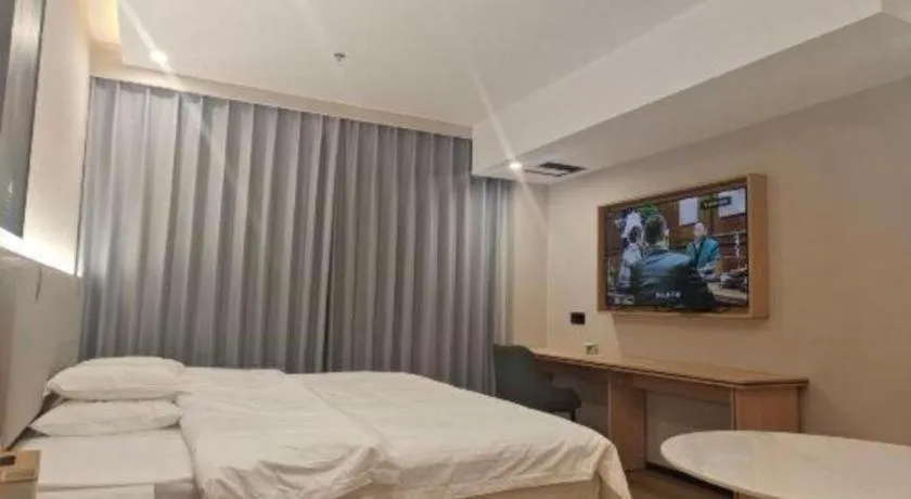 Bed in GreenTree Inn Shanghai Songjiang WanDa Plaza RonGMEi Road Express Hotel