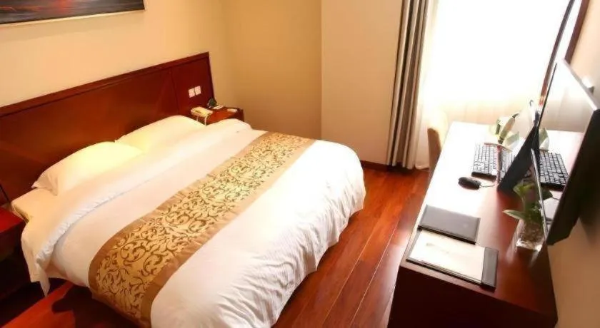 Bed in GreenTree Inn Shanghai Songjiang WanDa Plaza RonGMEi Road Express Hotel