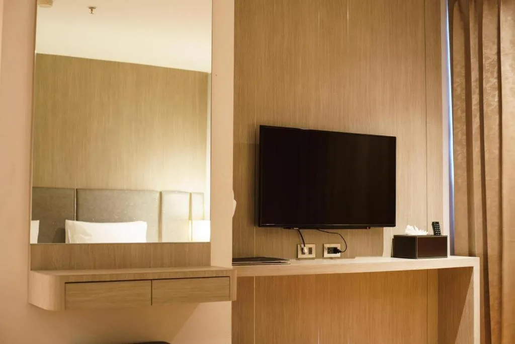 New Season Square Hotel