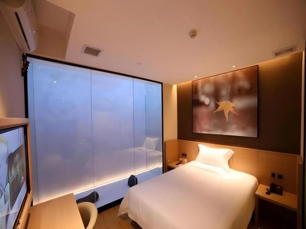 Bed in IU Hotel Guangzhou Taihe Square Branch