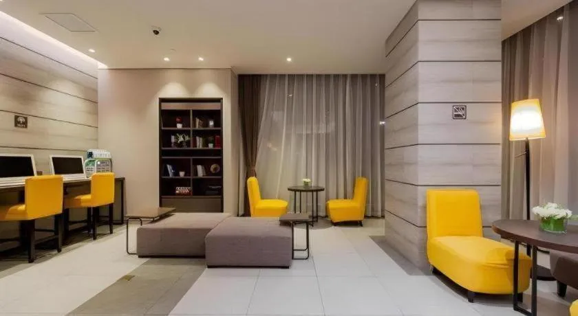 Home Inn Plus Shanghai Zhangjiang Guanglan Road Metro Station