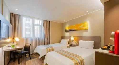 Home Inn Plus Shanghai Zhangjiang Guanglan Road Metro Station