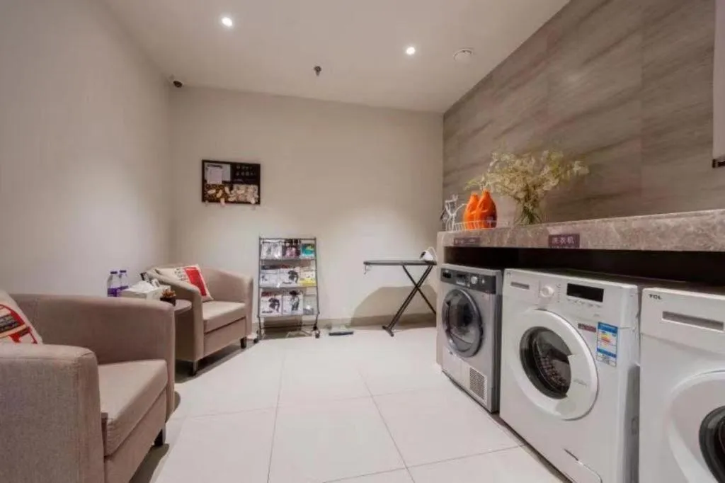 Home Inn Plus Shanghai Zhangjiang Guanglan Road Metro Station