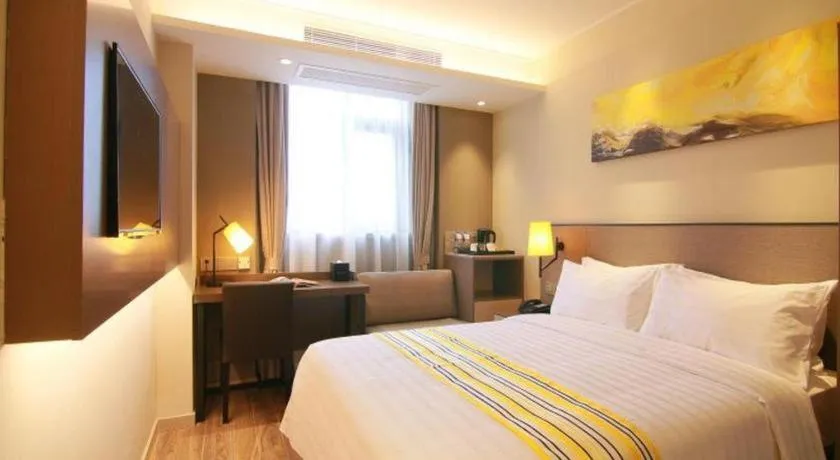 Bed in Home Inn Plus Shanghai Zhangjiang Guanglan Road Metro Station