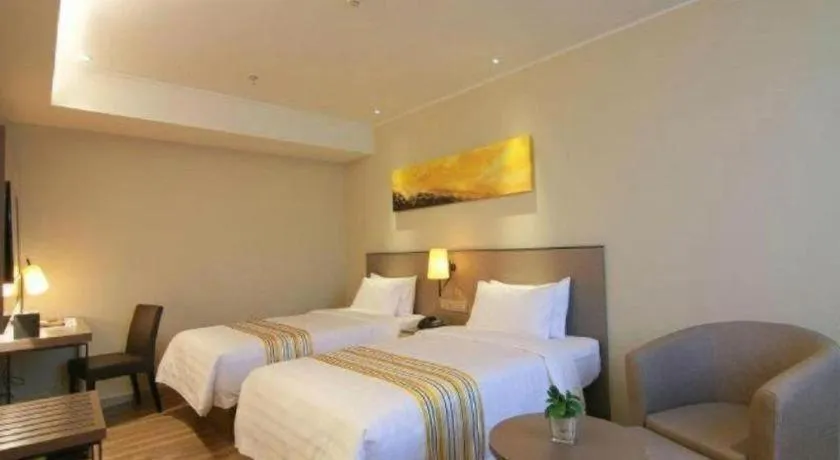 Bed in Home Inn Plus Shanghai Zhangjiang Guanglan Road Metro Station