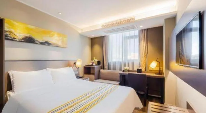Bed in Home Inn Plus Shanghai Zhangjiang Guanglan Road Metro Station