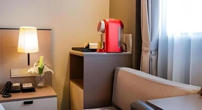 Bed in Home Inn Plus Shanghai Zhangjiang Guanglan Road Metro Station