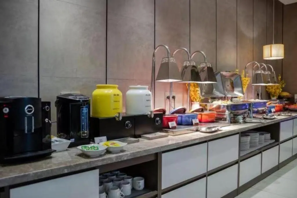 Home Inn Plus Shanghai Zhangjiang Guanglan Road Metro Station