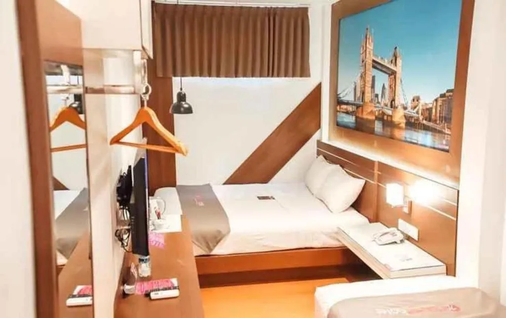 Bed in Neotel Hotel City Centre