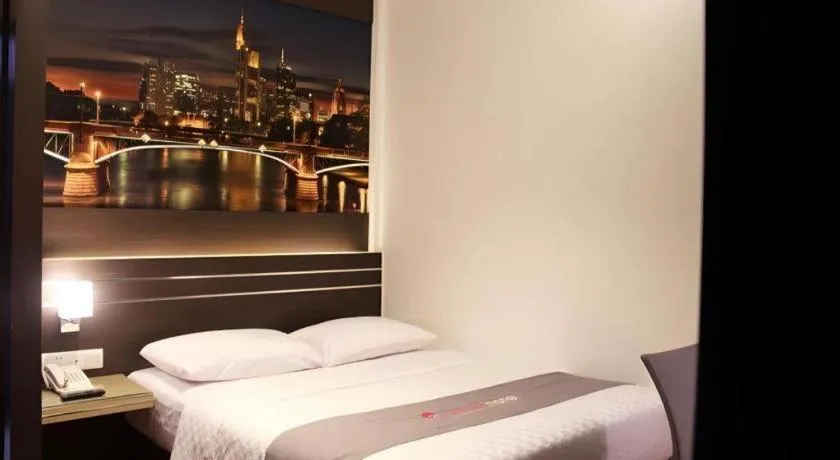 Bed in Neotel Hotel City Centre