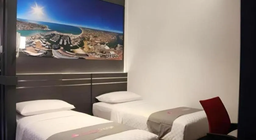 Bed in Neotel Hotel City Centre