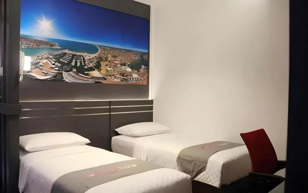 Bed in Neotel Hotel City Centre