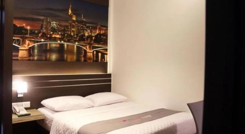 Bed in Neotel Hotel City Centre