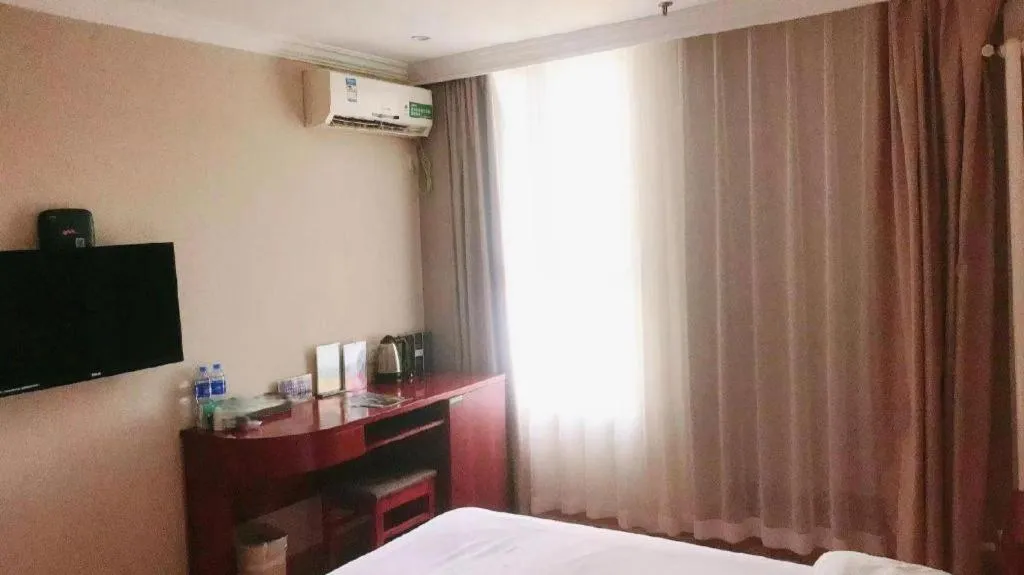 Bed in GreenTree Inn Tianjin JinNan ShuangLin Metro Station Express Hotel