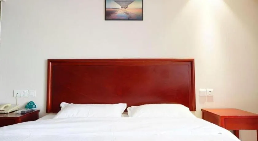 Bed in GreenTree Inn Tianjin JinNan ShuangLin Metro Station Express Hotel