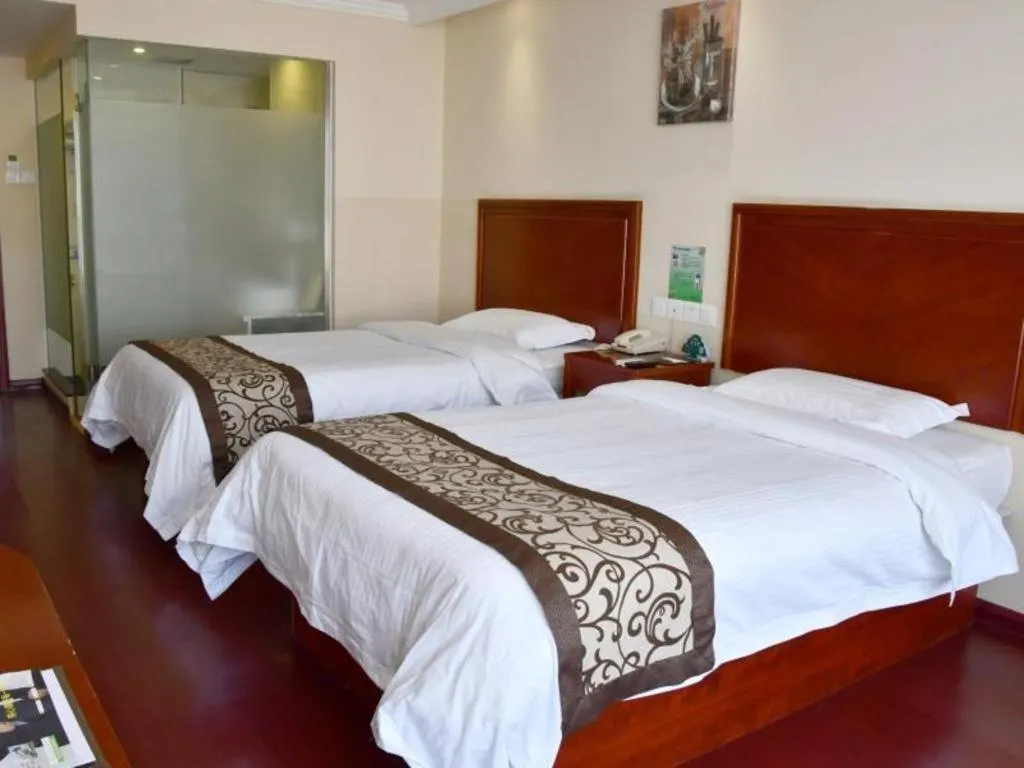 Bed in GreenTree Inn Tianjin JinNan ShuangLin Metro Station Express Hotel