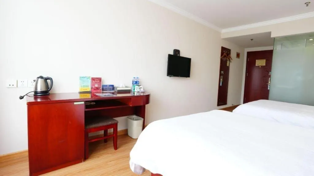 Bed in GreenTree Inn Tianjin JinNan ShuangLin Metro Station Express Hotel