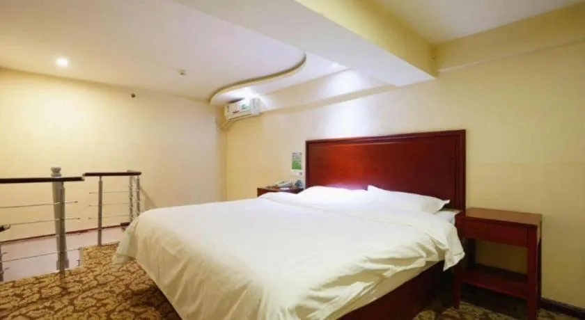 Bed in GreenTree Inn Tianjin JinNan ShuangLin Metro Station Express Hotel