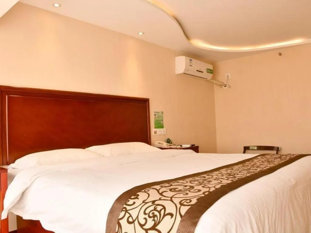 Bed in GreenTree Inn Tianjin JinNan ShuangLin Metro Station Express Hotel