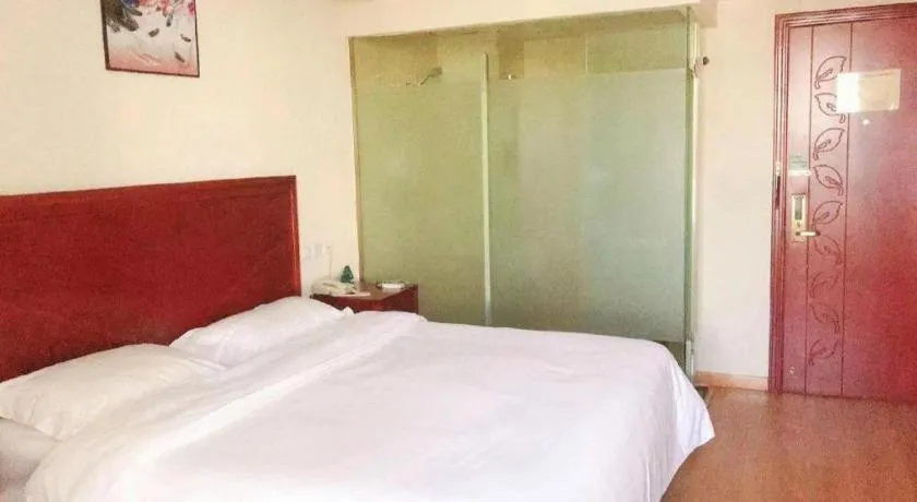 Bed in GreenTree Inn Tianjin JinNan ShuangLin Metro Station Express Hotel