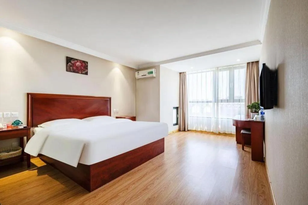 Bed in GreenTree Inn Tianjin JinNan ShuangLin Metro Station Express Hotel
