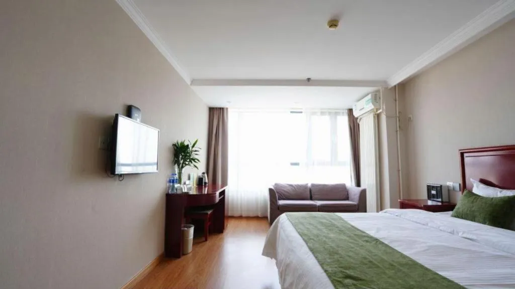 Bed in GreenTree Inn Tianjin JinNan ShuangLin Metro Station Express Hotel
