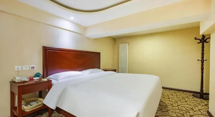 Bed in GreenTree Inn Tianjin JinNan ShuangLin Metro Station Express Hotel