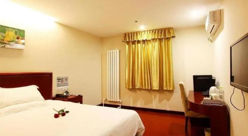 Bed in GreenTree Inn Tianjin JinNan ShuangLin Metro Station Express Hotel