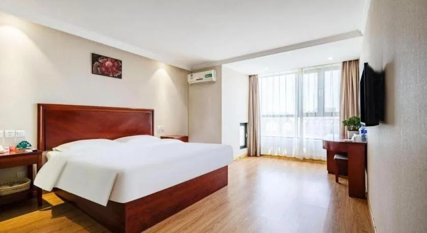 Bed in GreenTree Inn Tianjin JinNan ShuangLin Metro Station Express Hotel