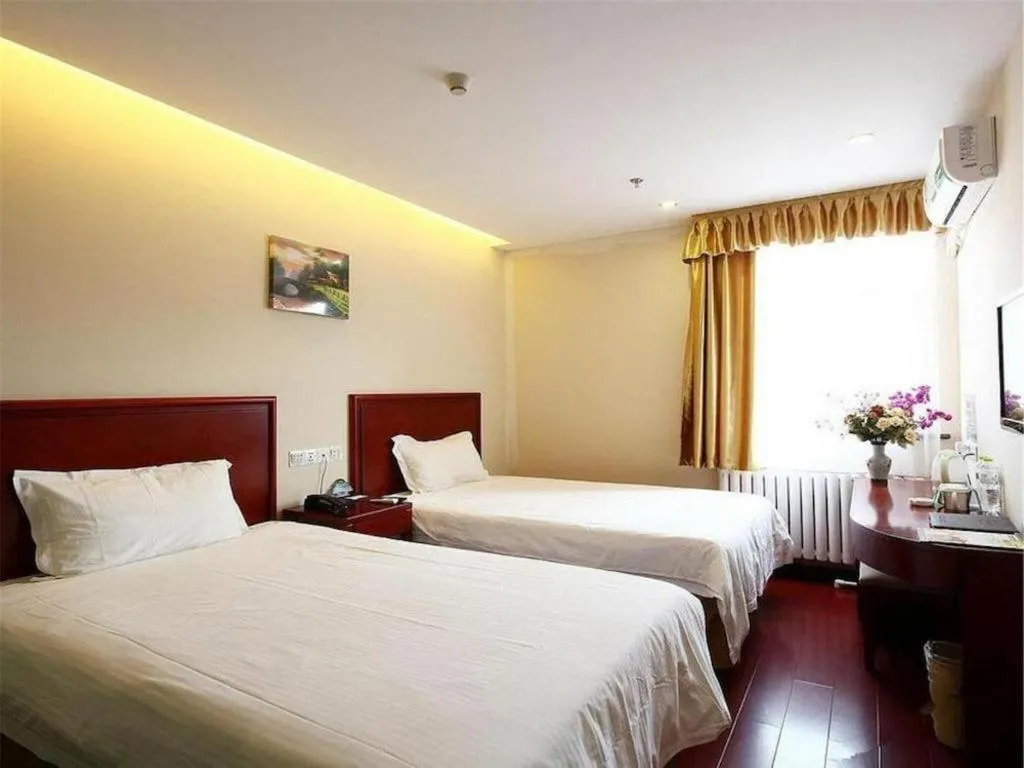 Bed in GreenTree Inn Tianjin JinNan ShuangLin Metro Station Express Hotel