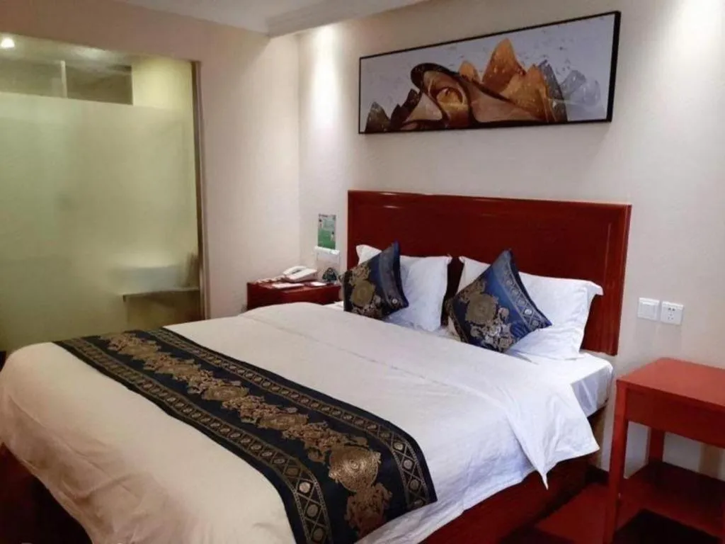 Bed in GreenTree Inn Tianjin JinNan ShuangLin Metro Station Express Hotel