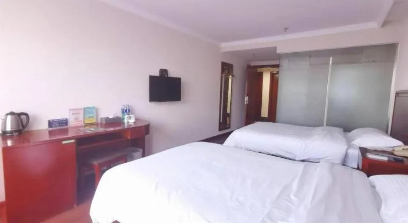 Bed in GreenTree Inn Tianjin JinNan ShuangLin Metro Station Express Hotel
