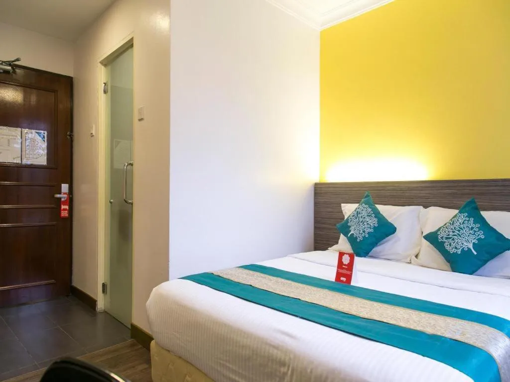 Bed in OYO 229 Parkland Hotel