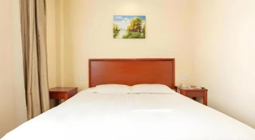 Bed in GreenTree Inn Nanjing Confucius Temple Sanshan Street Subway Station Express Hotel
