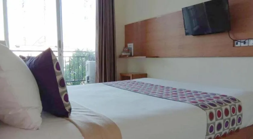 Bed in MANDARI HOTEL SINGARAJA